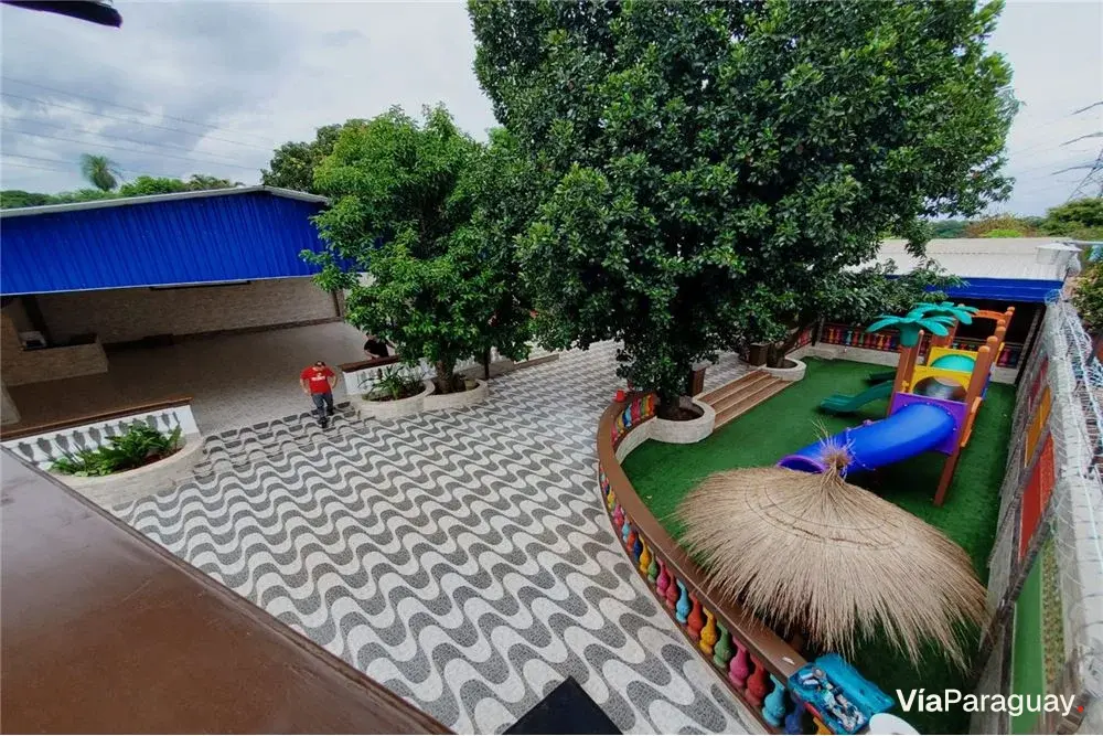 Casa com amplo terreno à venda em Ciudad del Este