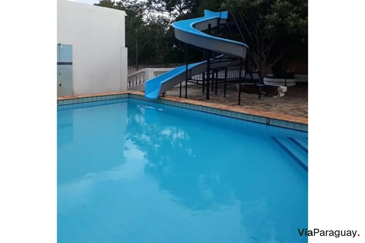 Casa quinta en venta en Itauguá con 4 dormitorios