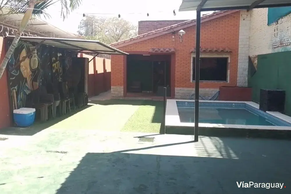 House with pool for sale in San Roque, Asunción