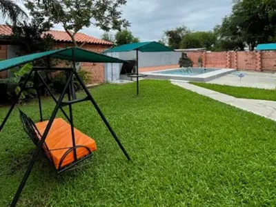 Casa quinta en venta en Villa Hayes con piscina y quincho