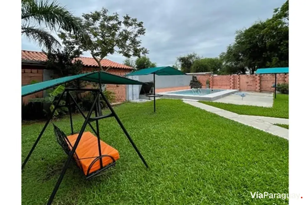 Casa quinta en venta en Villa Hayes con piscina y quincho