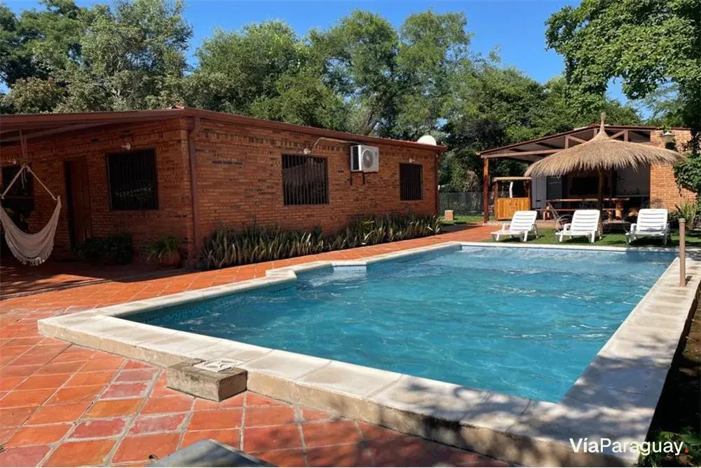 Casa com amplo terreno à venda em Villa Hayes