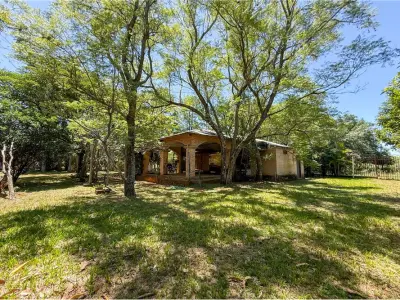 Casa com quintal à venda em Villeta, Central