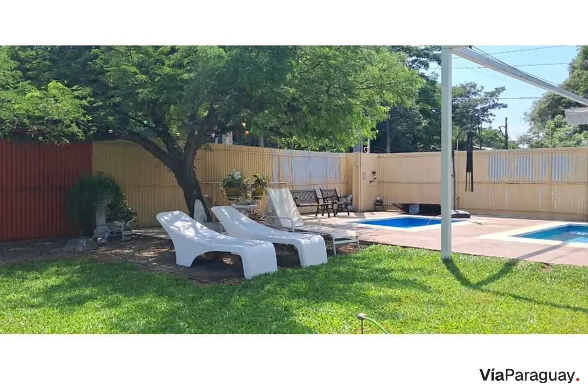 Casa quinta en venta en Ypané con salón de eventos
