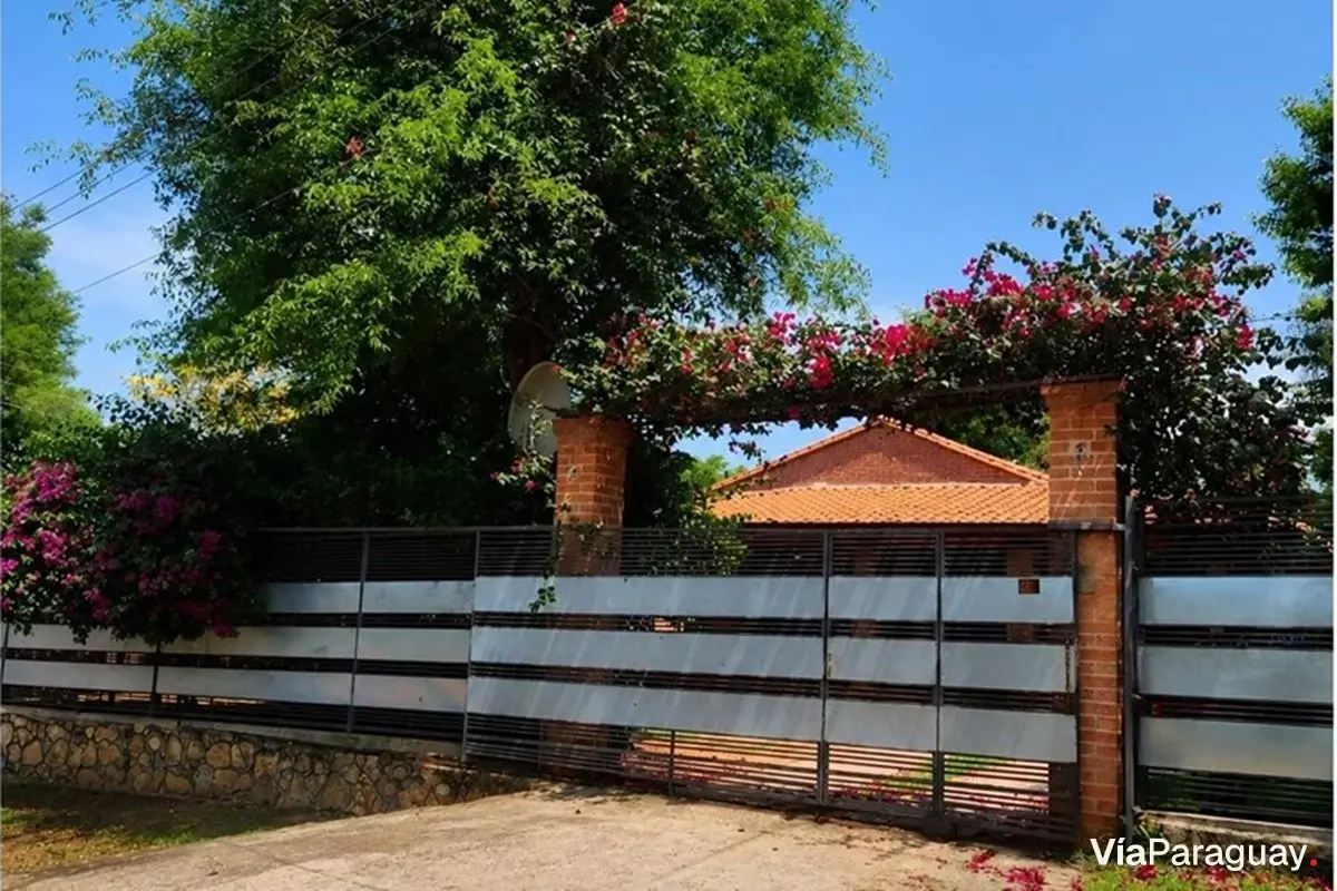 House for sale in Ytú, Caacupé, with garden and barbecue area