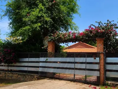 House for sale in Ytú, Caacupé, with garden and barbecue area