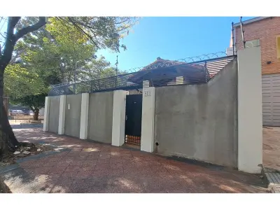 Casa refaccionada en venta en Bernardino Caballero, Asunción