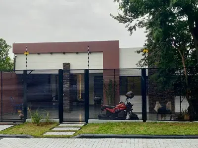 Fully remodelled house for sale in Mburucuja, Ciudad del Este