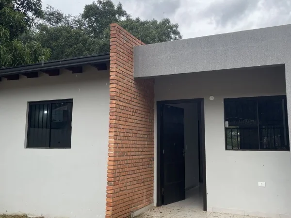 Casa tipo chalé nova à venda em Ñemby, Pa'i Ñu