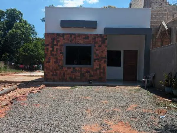 Casa Estilo Chalé à Venda em Ñemby, Bairro San Carlos