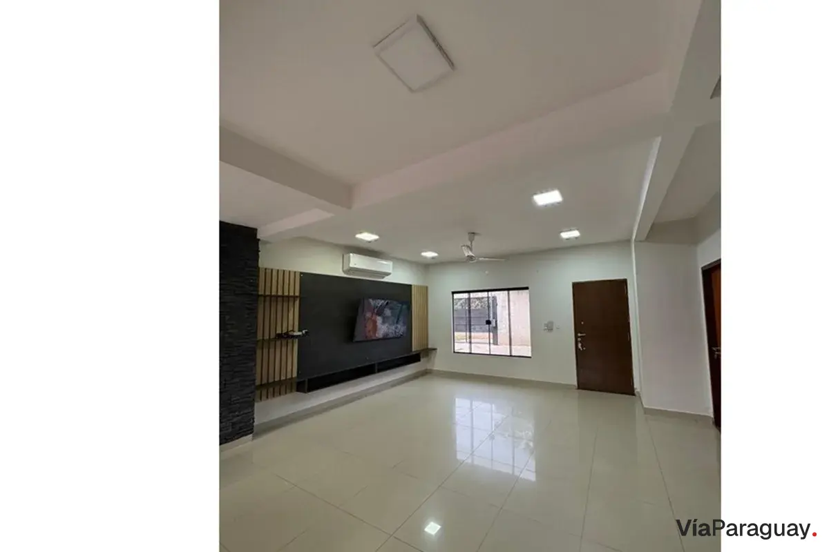 Casa duplex à venda em Limpio, bairro El Eucalipal