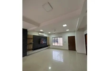 Casa duplex à venda em Limpio, bairro El Eucalipal