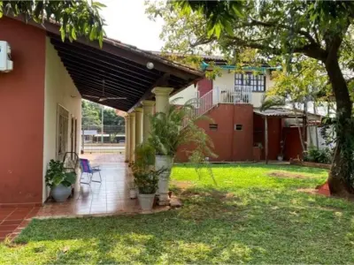 Casa e espaço comercial à venda em Don Bosco