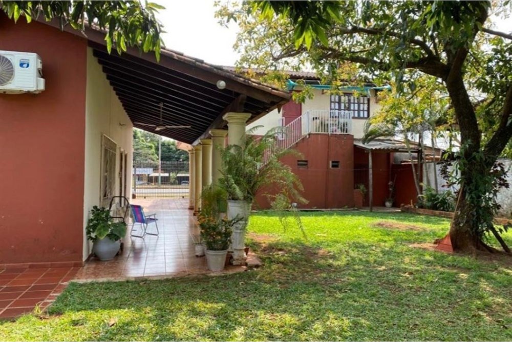 Casa e espaço comercial à venda em Don Bosco