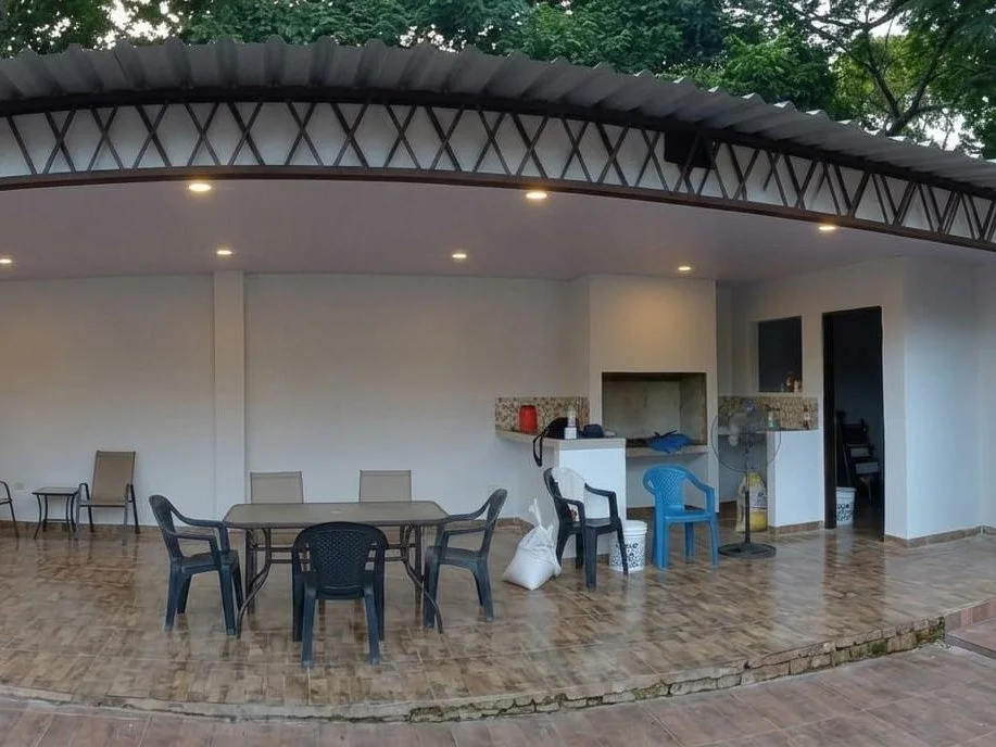 Casa de campo com piscina no Barrio Caaguazú, Ñemby