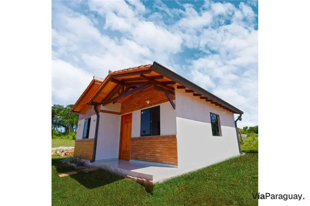 Casas à venda de 2 dormitórios em Itauguá, Central