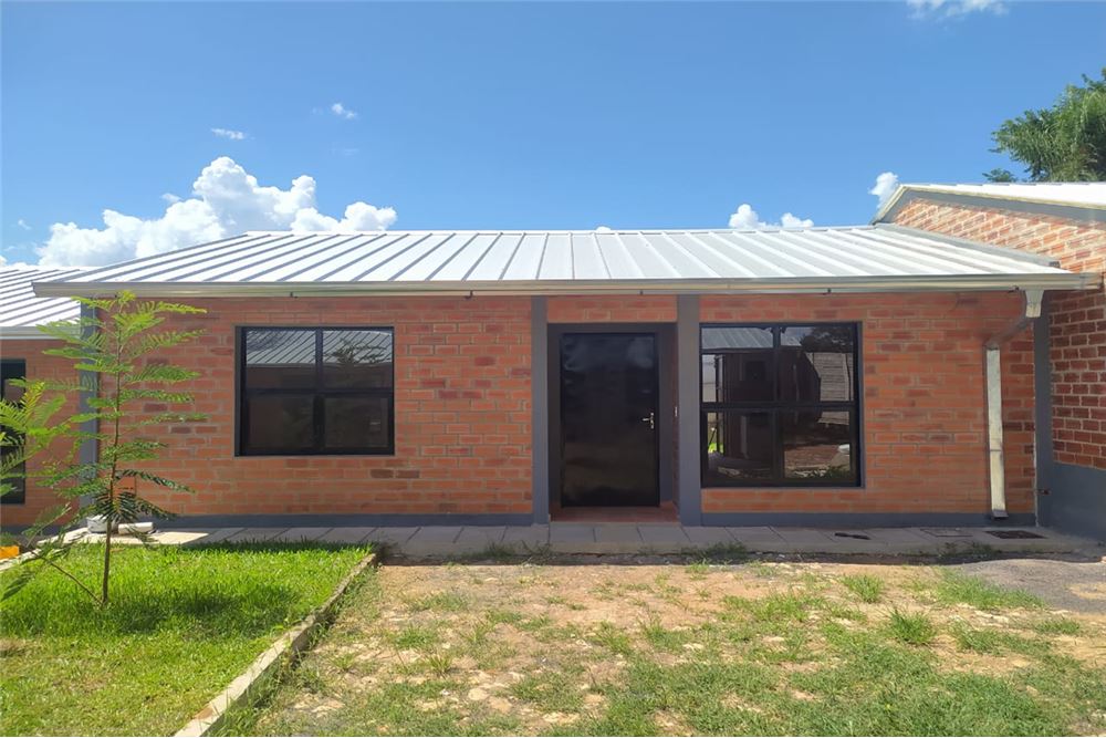 Casa para alugar em Mora Kue, Luque, com jardim e churrasqueira