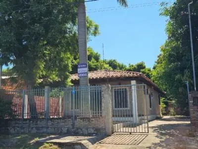 Chalé à venda com vista para o rio em Lambaré
