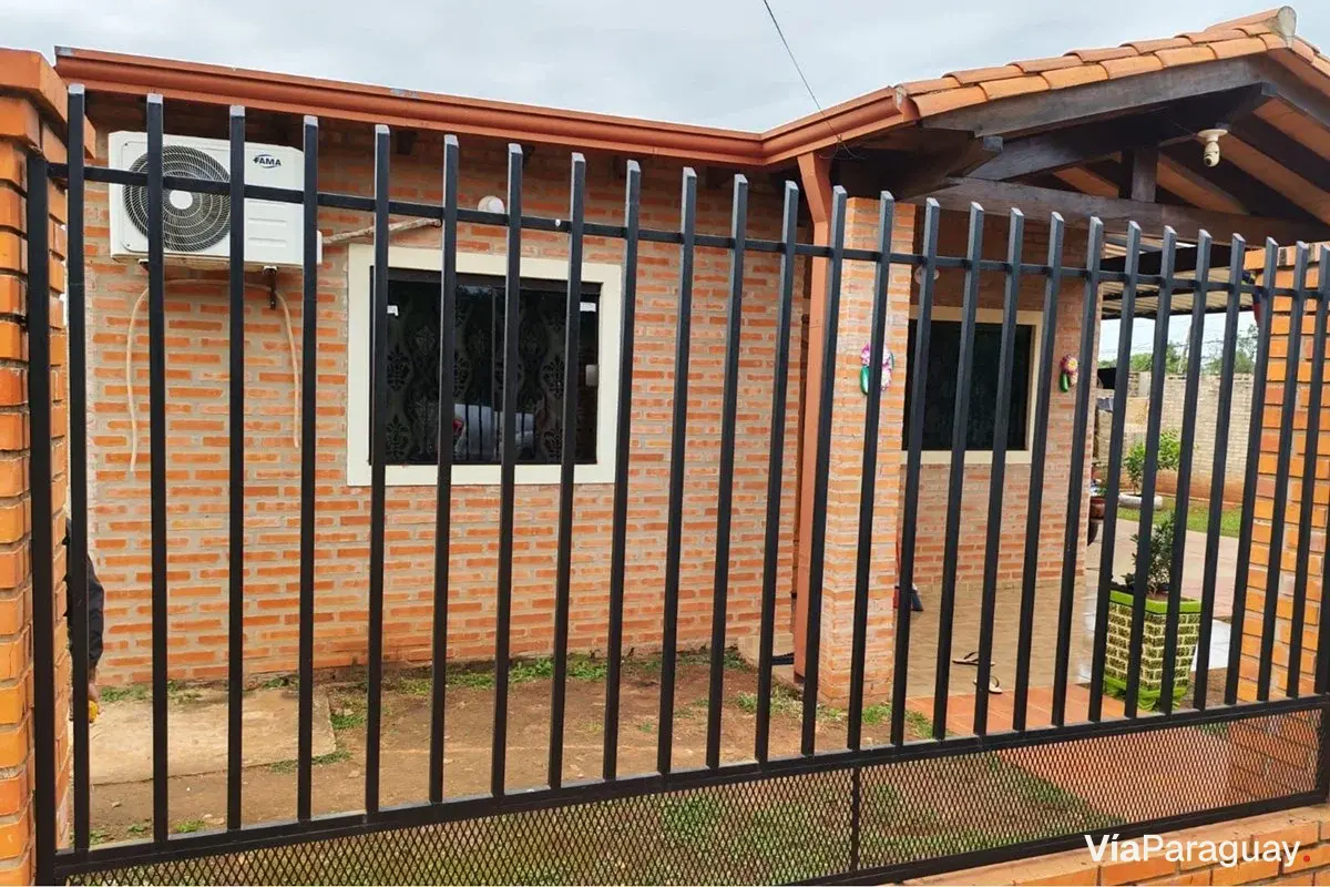 Chalet en venta en esquina en Villeta, Takuruty