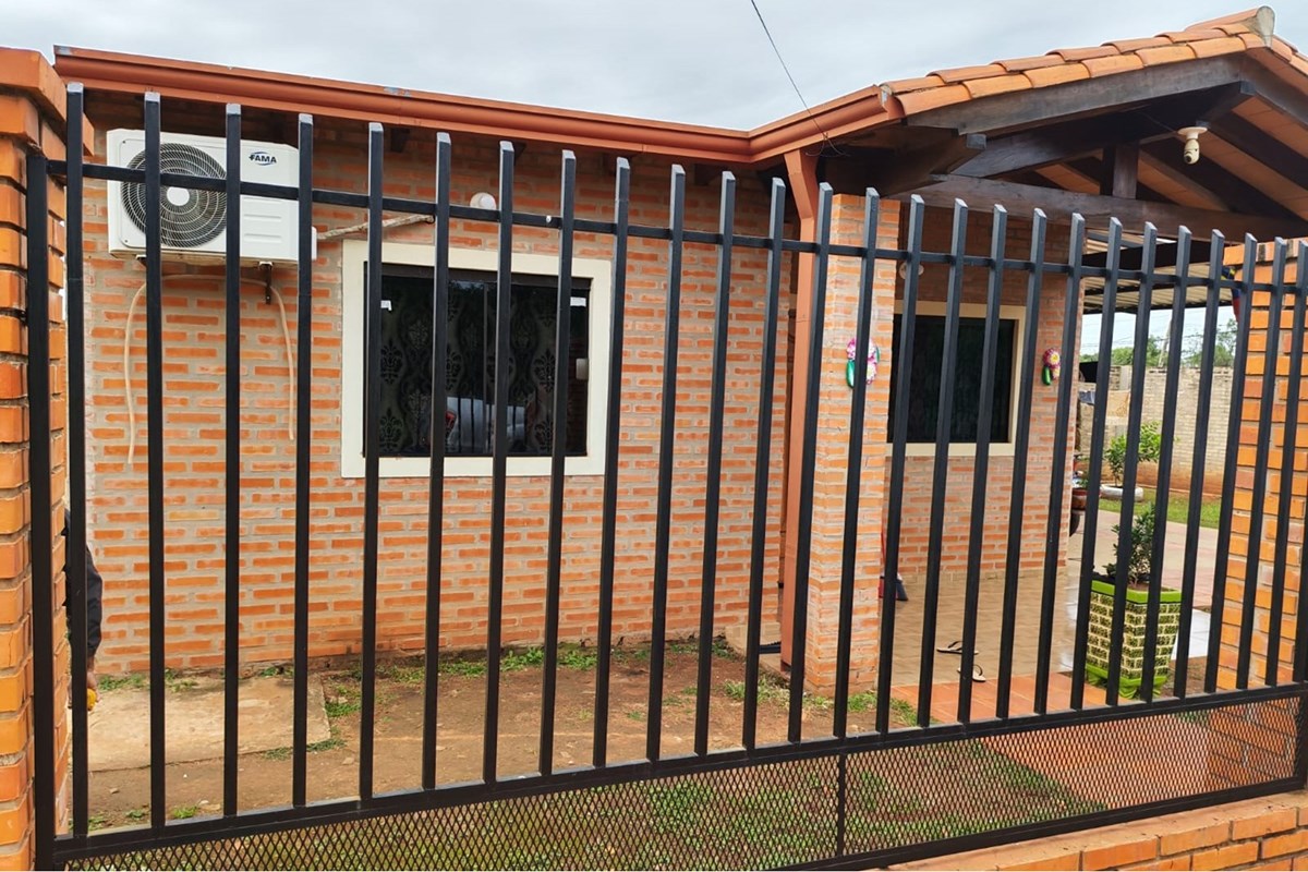 Chalé à venda em esquina em Villeta, Takuruty