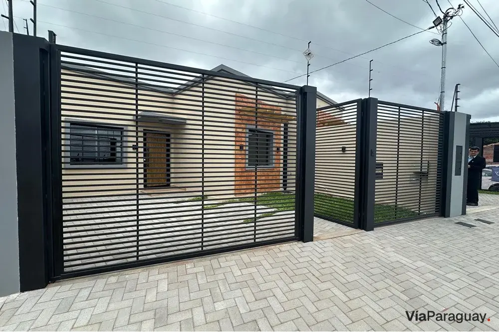 Chalé minimalista novo à venda em Villa Elisa
