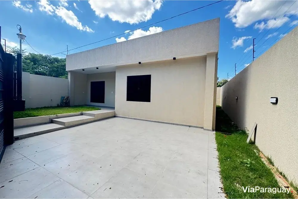Chalet moderno en venta en Itapuamí I, Luque