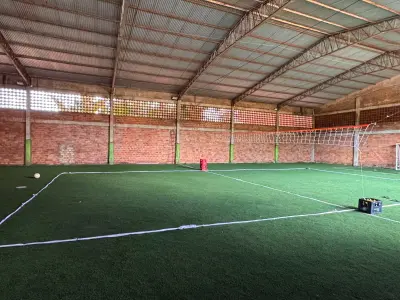 Complexo com galpão, salão comercial e apartamento em Ciudad del Este