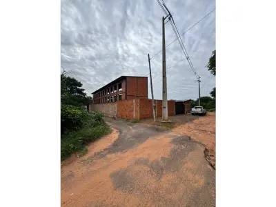 Complejo operativo en alquiler con oficinas y tinglado en Itauguá
