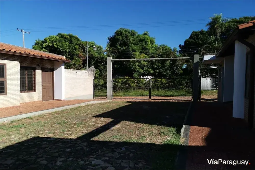 Condominio en venta con casas a terminar en Limpio