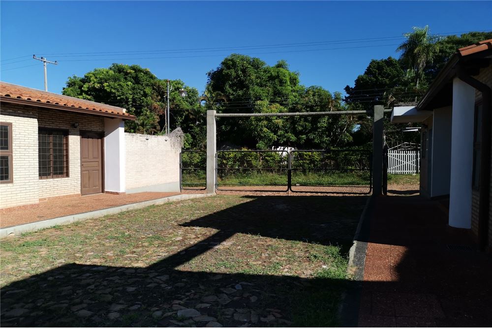 Condominio en venta con casas a terminar en Limpio