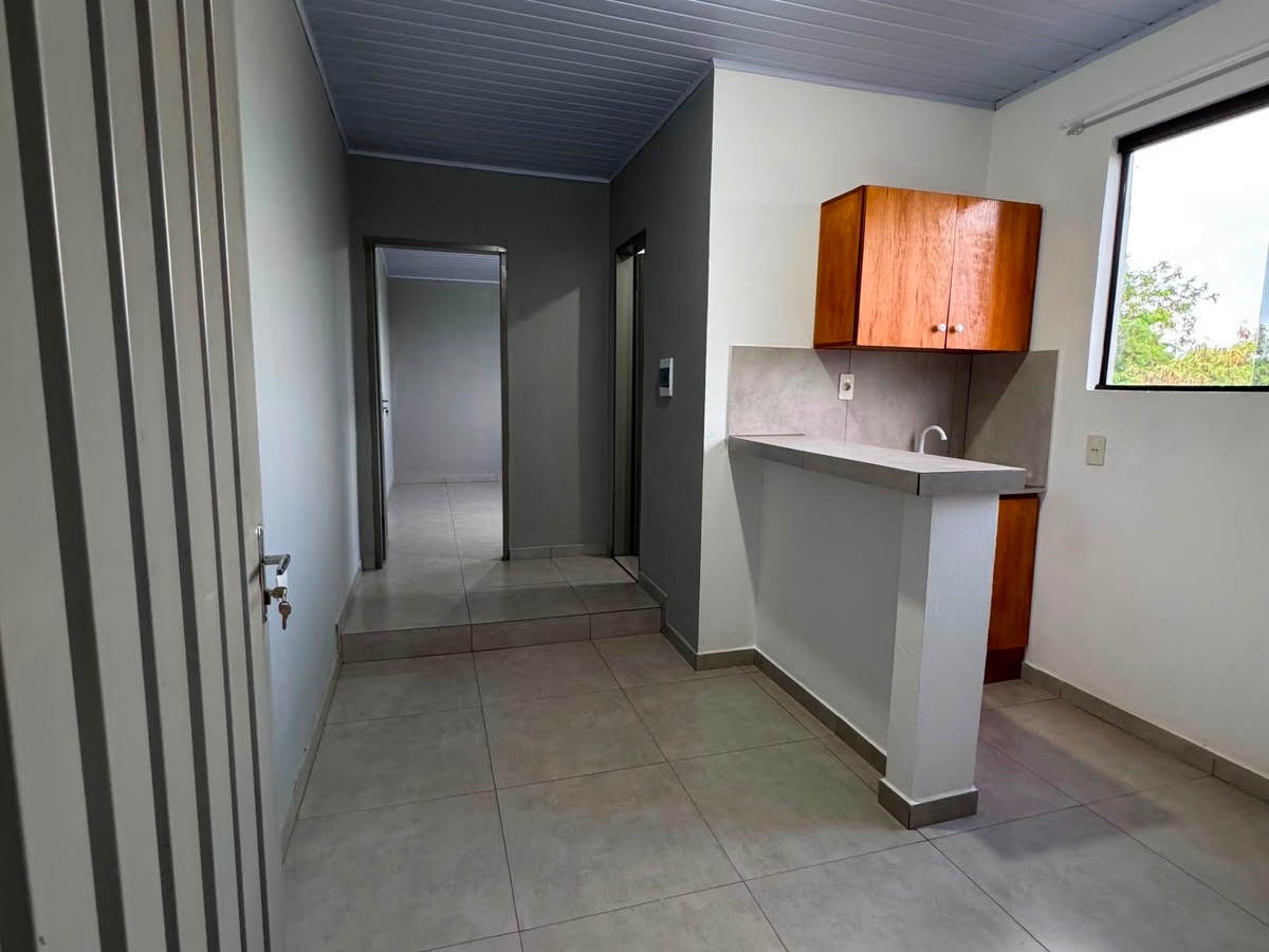 Apartamento novo de 1 quarto para aluguel no Km 10 Acaray