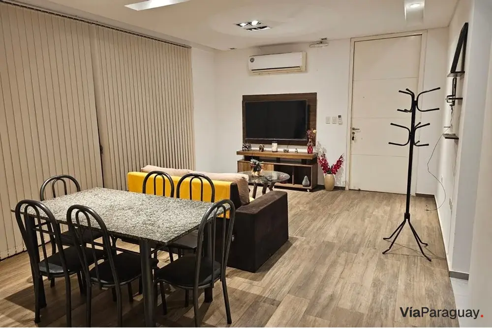 Apartamento mobiliado à venda no Complejo Lambaré