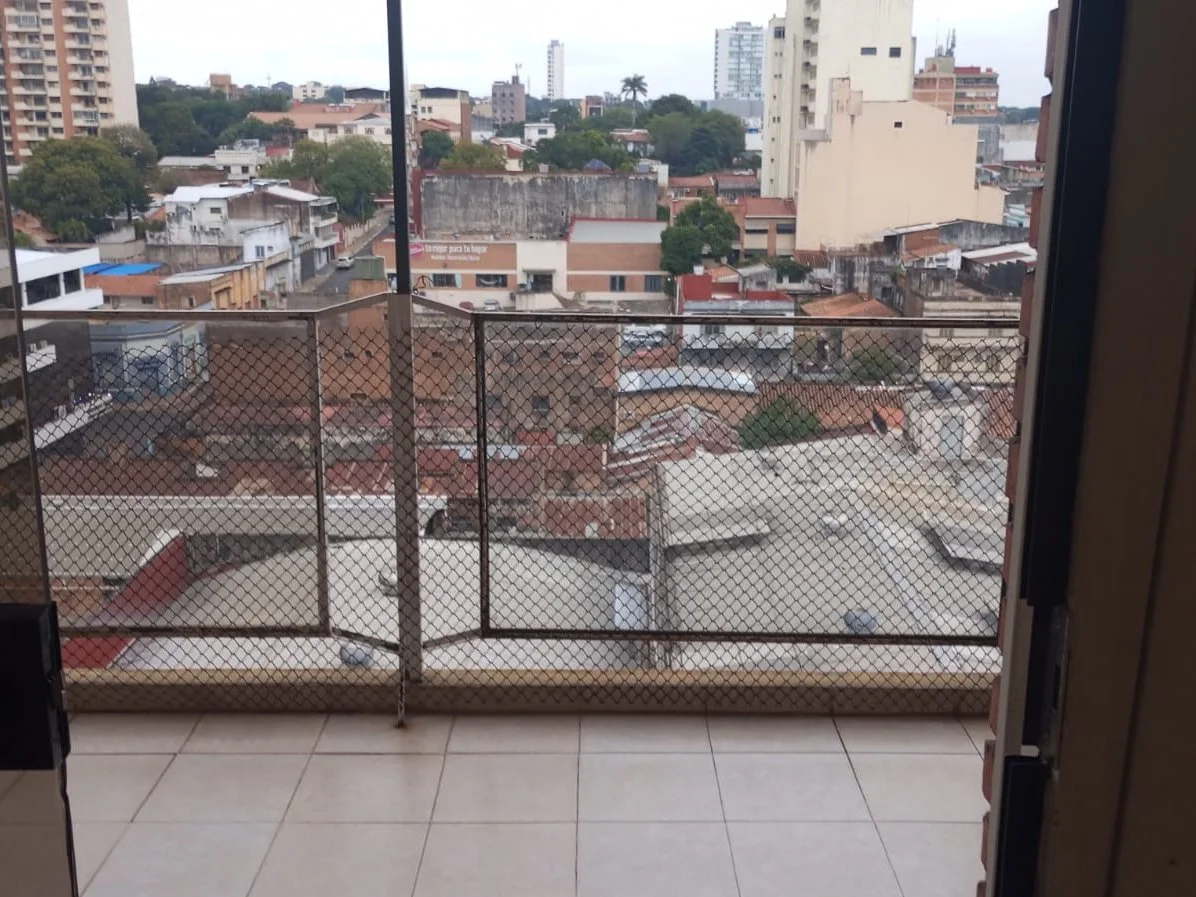 Amplo apartamento para alugar no centro de Assunção