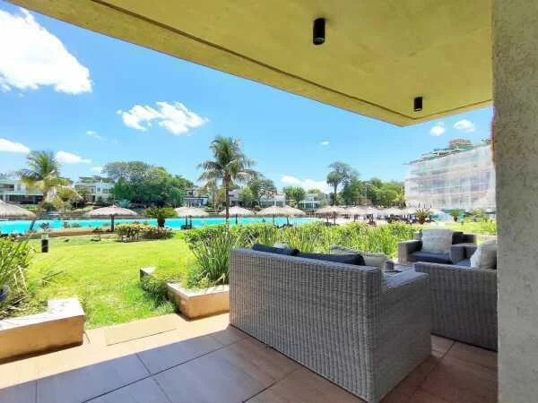 Departamento de lujo en planta baja en Aqua Village, Altos — 3 dormitorios
