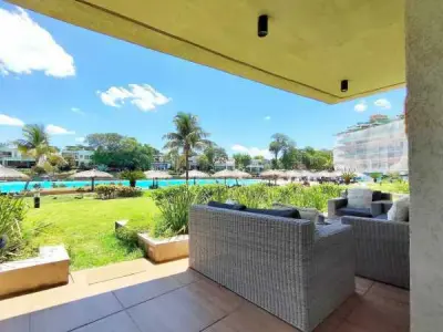 Departamento de lujo en planta baja en Aqua Village, Altos — 3 dormitorios