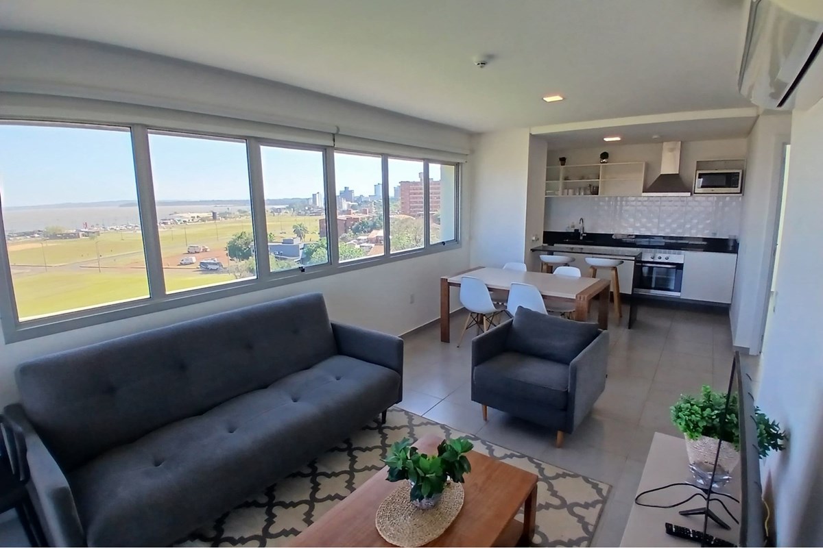 Apartamento para alugar no Edifício Paraná Playa, Centro