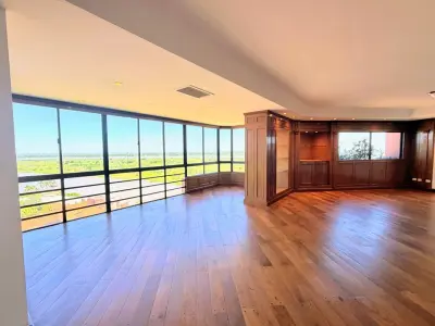 Apartamento à venda em frente ao Yacht e Golf Club, Lambaré