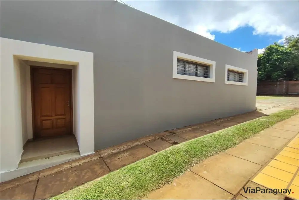 Semi-furnished apartment for rent in Centro, Encarnación
