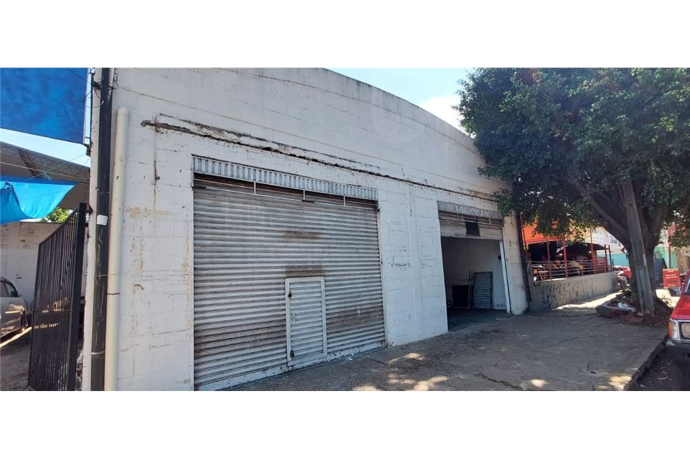 130 sqm commercial warehouse for rent in San Lorenzo