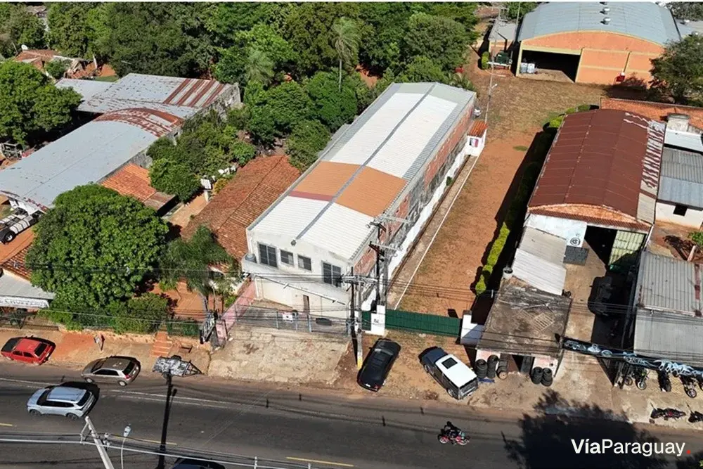 Depósito comercial de 2 plantas en venta en Laurelty, San Lorenzo