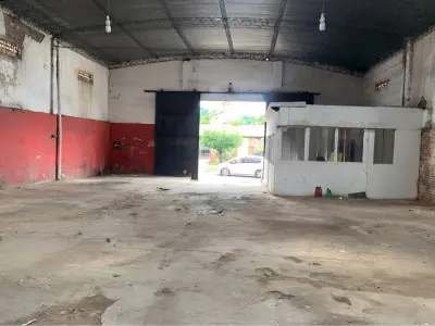 Depósito comercial en alquiler sobre Av. Zavala Cué