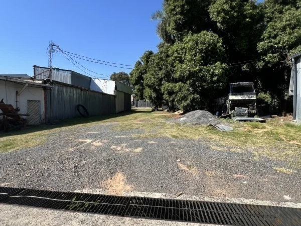 Warehouse with Offices for Sale in Vista Alegre, Asunción