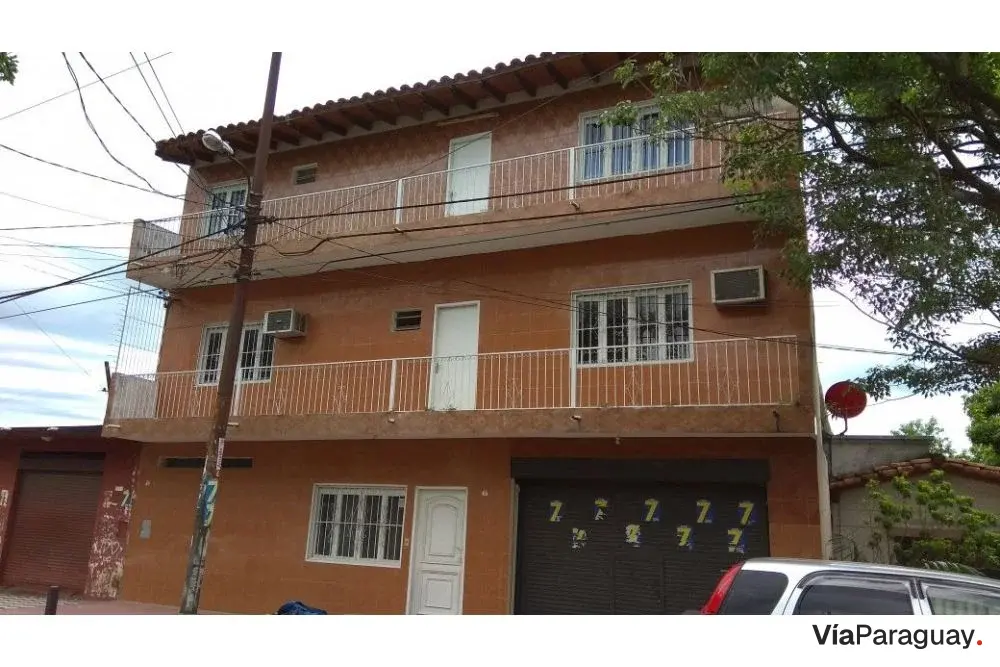 Depósito con oficinas y sótano en venta en Sajonia