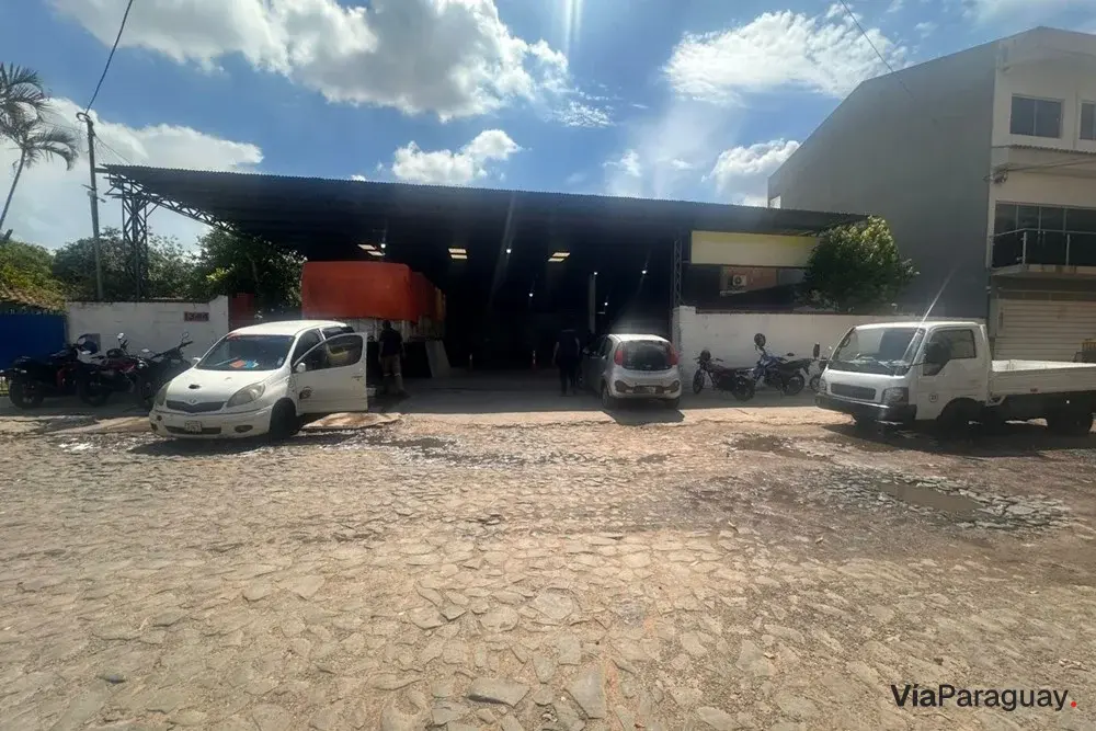 Depósito tipo tinglado en alquiler con oficinas en Villa Aurelia