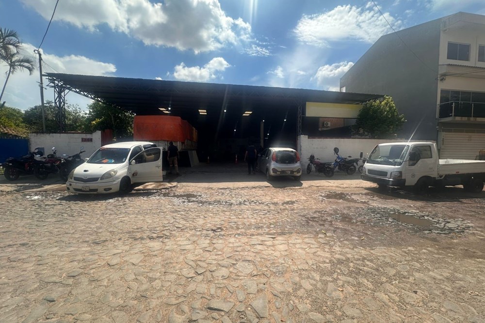 Depósito tipo tinglado en alquiler con oficinas en Villa Aurelia