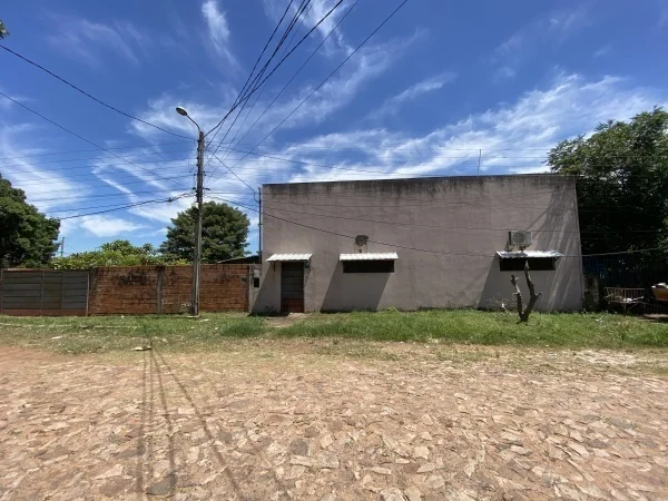 Warehouse and showroom for sale in Arecaya, Mariano Roque Alonso
