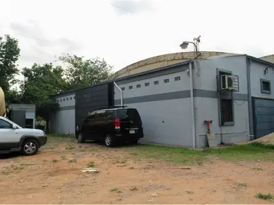 Depósito/casa comercial en venta en Ñemby