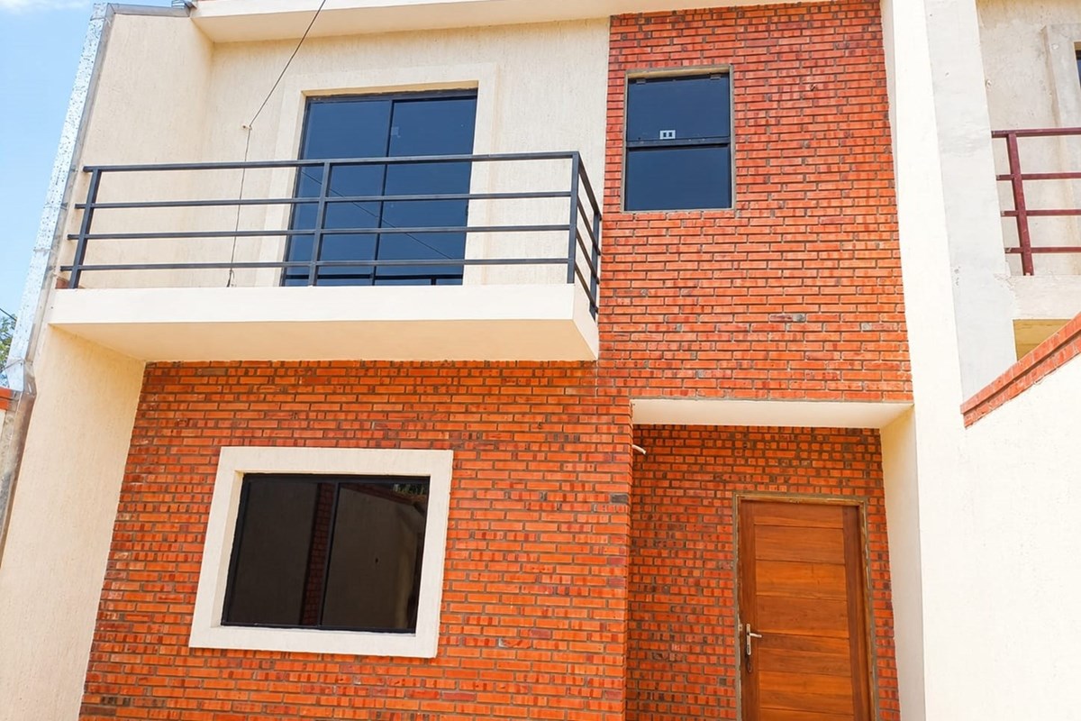 Duplex 3 dormitórios à venda em Mariano Roque Alonso