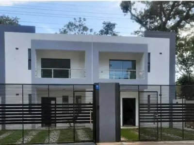 Duplex novo a 1 quadra do lago em San Bernardino