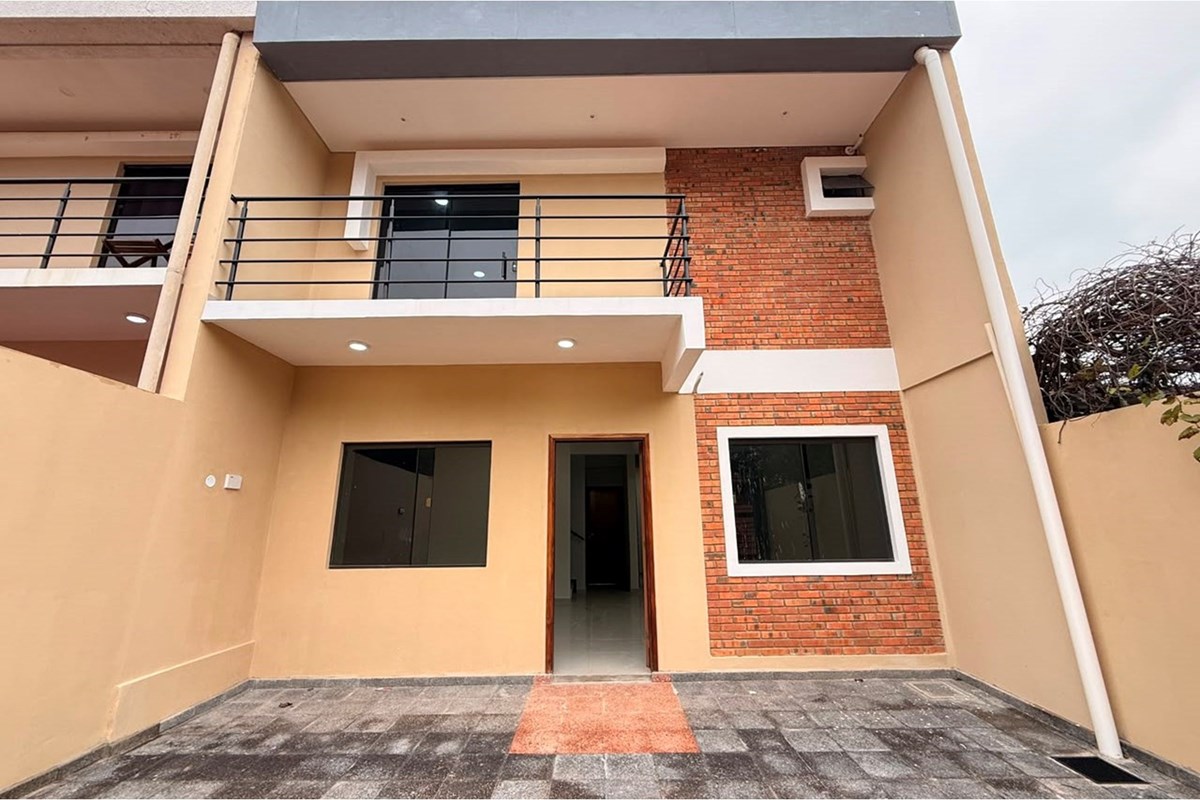 Duplex novo à venda no Bairro Laurelty, Luque